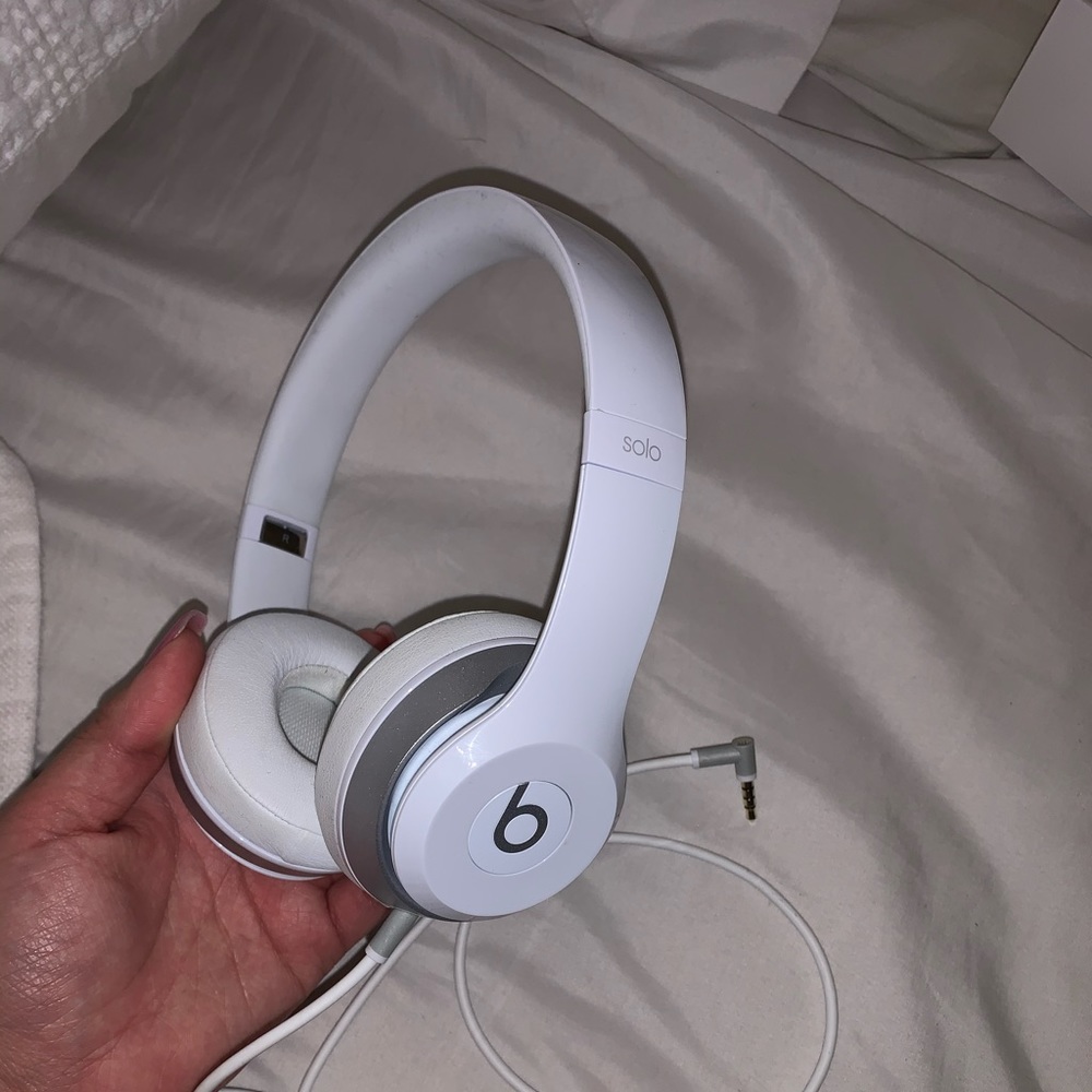 Beats headphones w wires